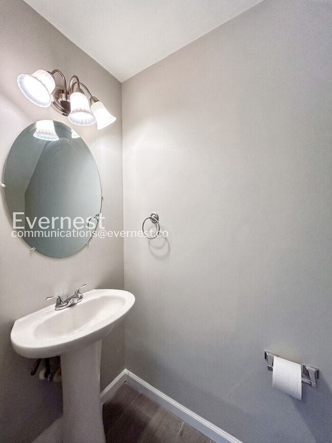 Building Photo - 800 Catherine St