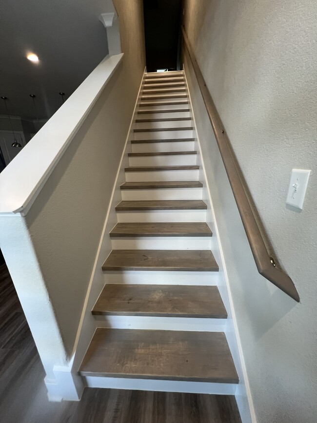 Building Photo - 710 Vassar Ct