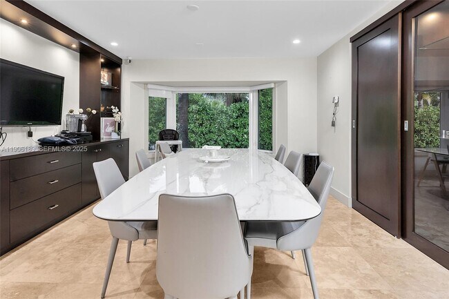 Building Photo - 415 Rovino Ave