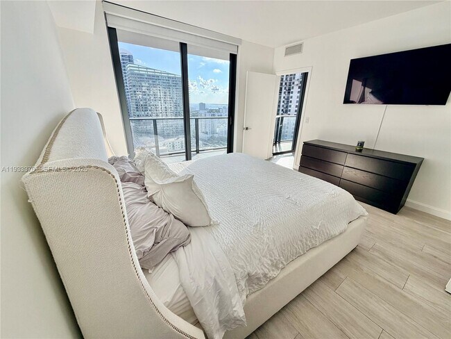 Building Photo - 45 SW 9th St