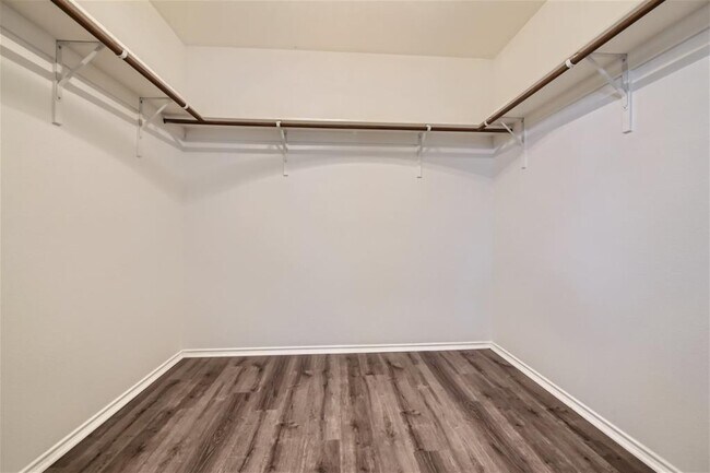 Building Photo - 103 Hollow Tree Dr