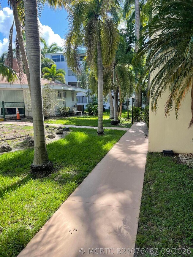 Building Photo - 1333 E Hallandale Beach Blvd