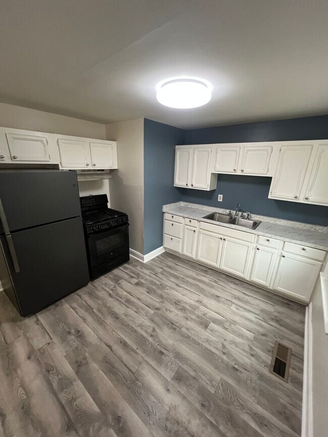 Building Photo - Beautiful 3 Bedroom 1 Bathroom Home