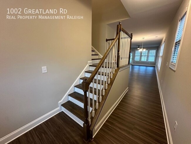 Building Photo - 1002 Greatland Rd