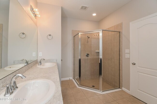Building Photo - 10991 Haws Ln