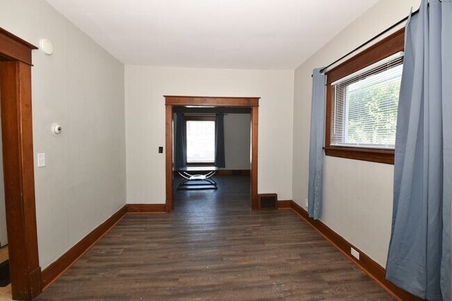 Building Photo - Near Downtown South Bend 3 bedroom home