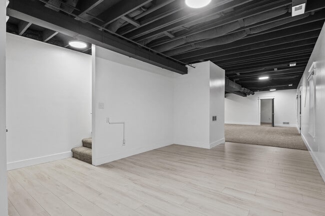Building Photo - 240 Banyan Blvd