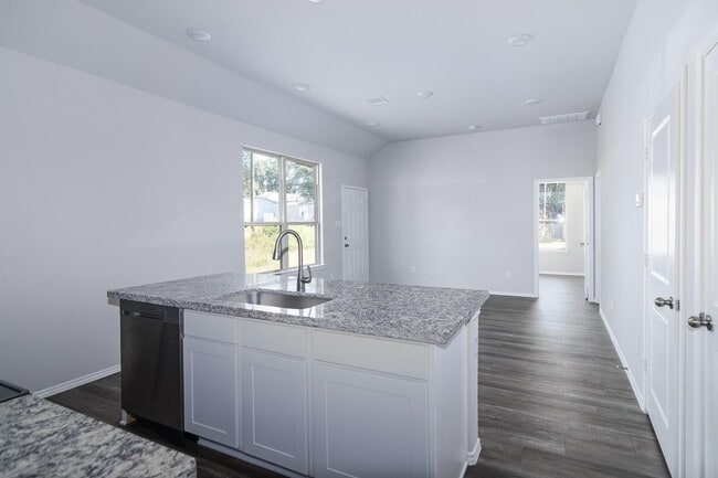 Building Photo - 870 Omeara