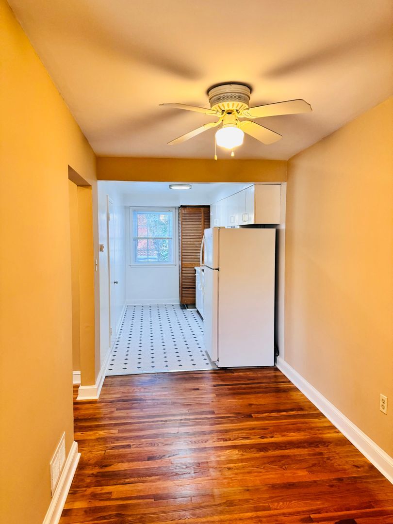 Building Photo - 8805 Plymouth St