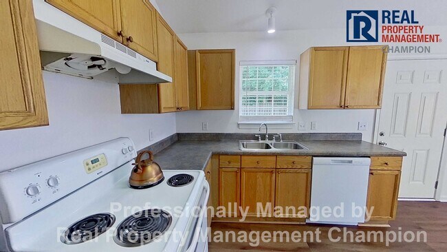 Building Photo - 3 BD/2BA Home in Azalea Trace w/Fenced Backyard and Exciting Updates Underway!