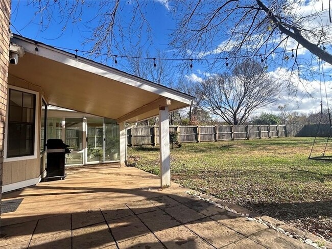 Building Photo - 1381 E Amber Dr