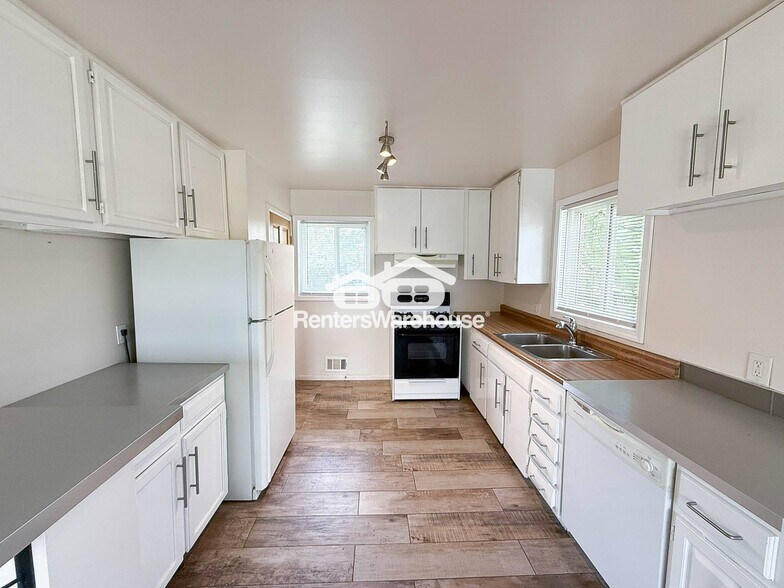 Building Photo - 10699 Carrol Ln