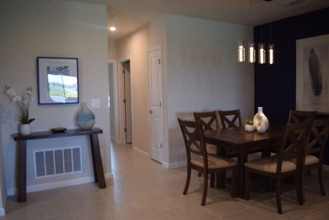 Building Photo - Stunning and elegant fully furnished 3/2/2 villa with Pool, hot tub & Lake views