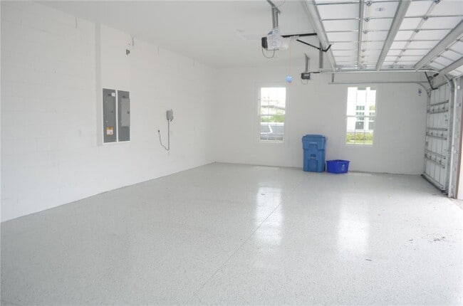 Building Photo - 34109 Tributary Ct