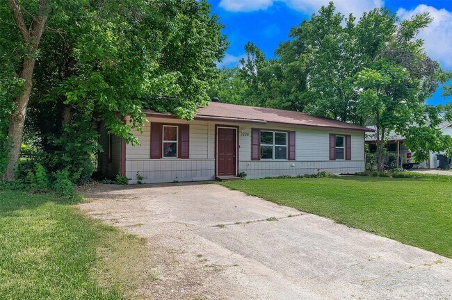 Building Photo - 1206 Olwen Dr