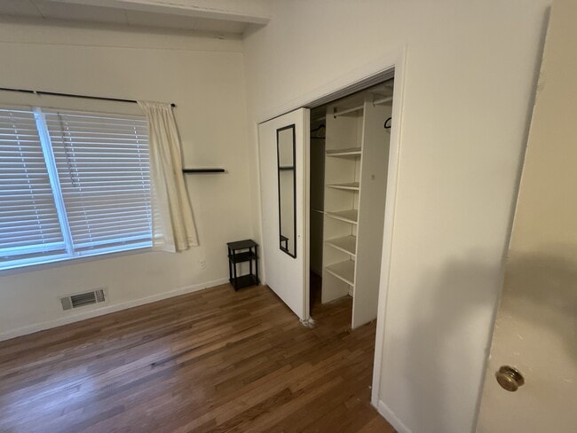 Building Photo - 1009 Hampton St NW