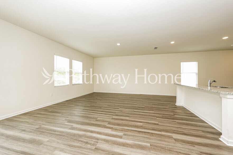 Building Photo - 1069 Large Poppy Dr