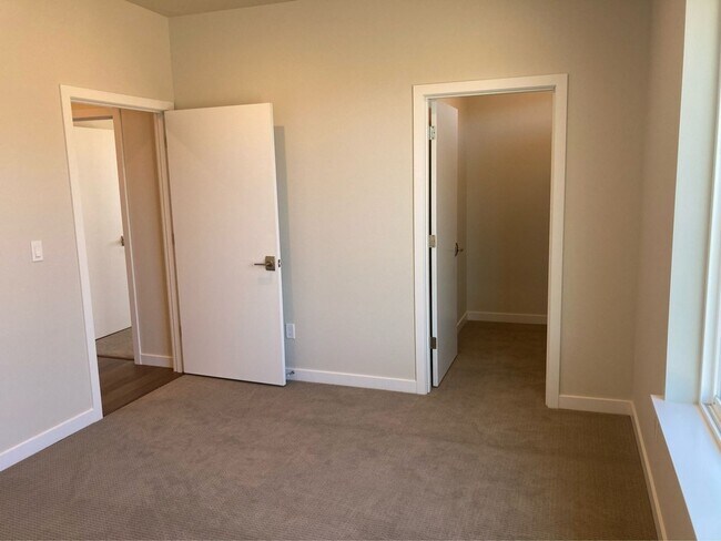 Building Photo - 3-Bed, 2 Bath Stunner in Kestrel Point
