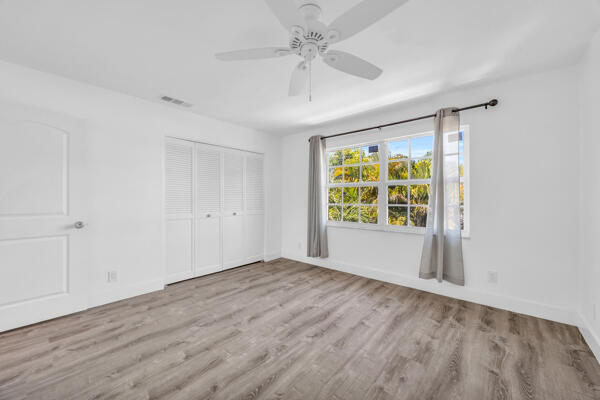 Building Photo - 415 N Cypress Dr