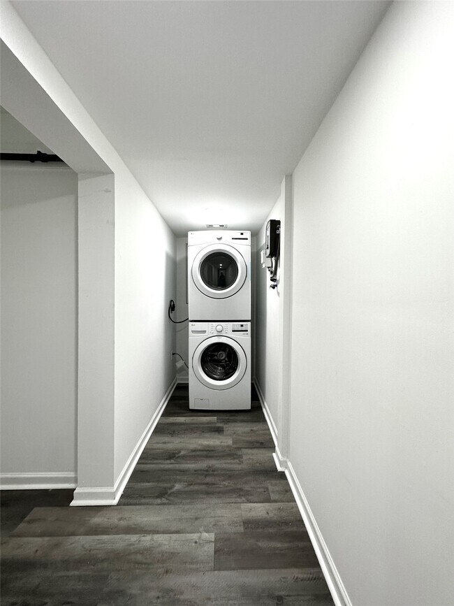 Building Photo - 4318 1st St