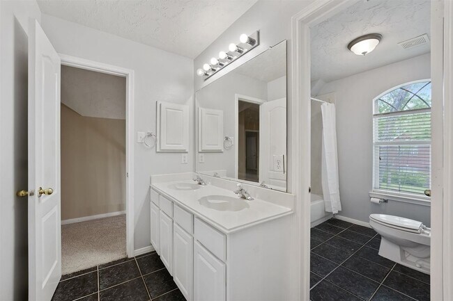 Building Photo - 4426 Park Bend Dr