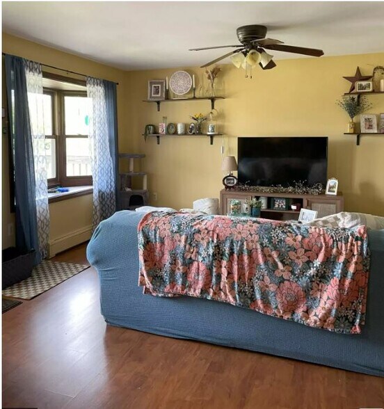 Primary Photo - 156 Rideout Ave