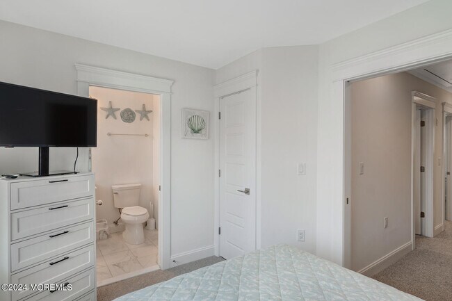 Building Photo - 19 Cummins St