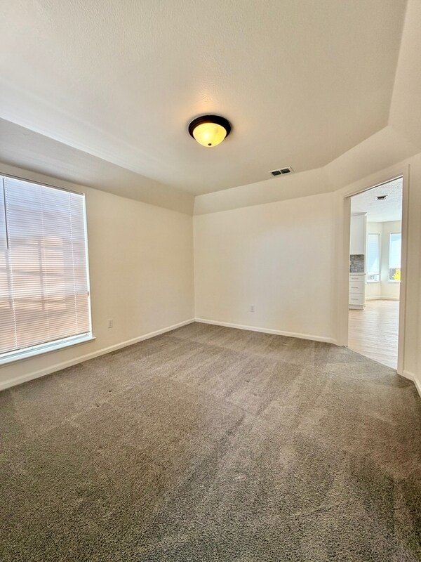 Building Photo - 5663 Montclair Cir