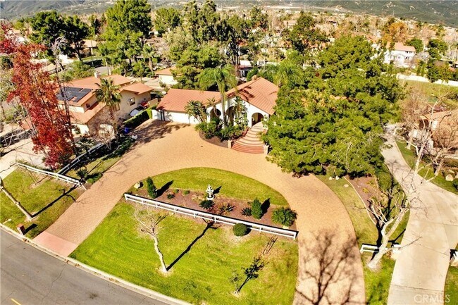 Building Photo - 10818 Hillside Rd