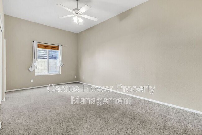 Building Photo - 2524 N Sunrise