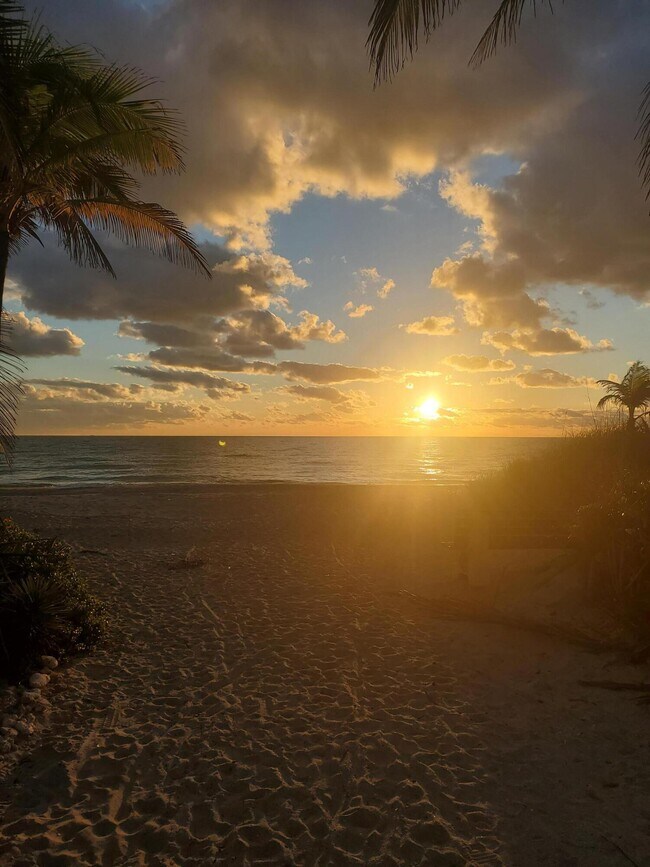 Building Photo - 2731 Taft St