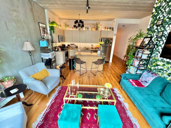 Livingroom / Kitchen - 630 N Franklin St