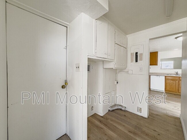 Building Photo - 450 W 200 N