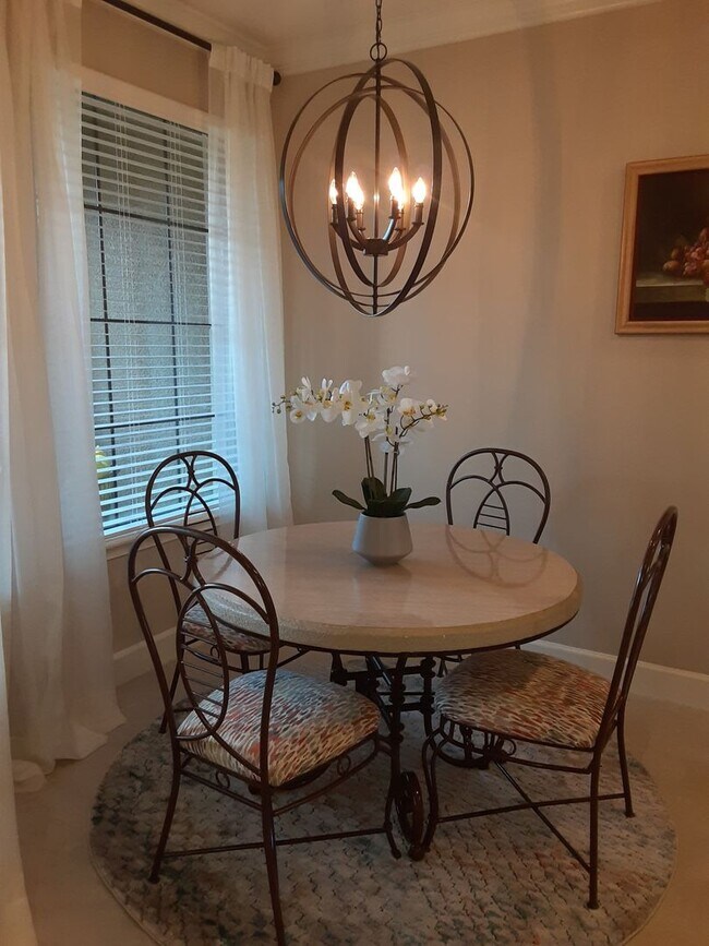Building Photo - Annual/Seasonal/short term turnkey furnish...