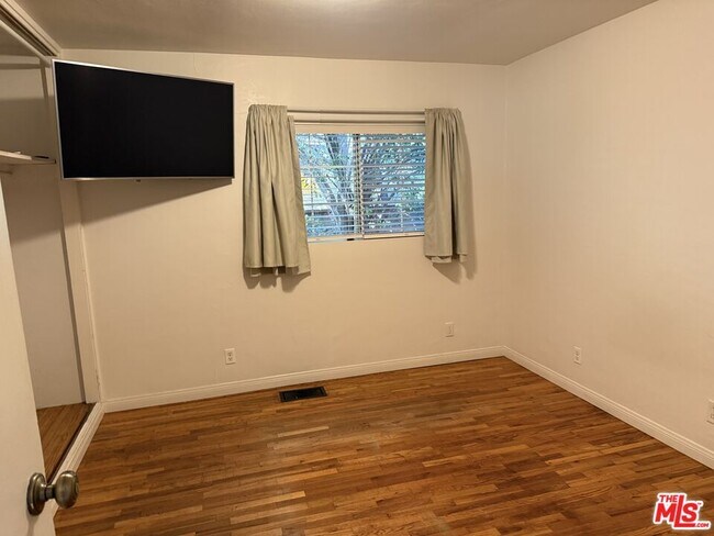 Building Photo - 2261 W 26th Pl