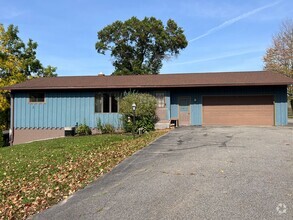 Building Photo - 2 Bedroom 1.5 Bath Single Family Home Avai...