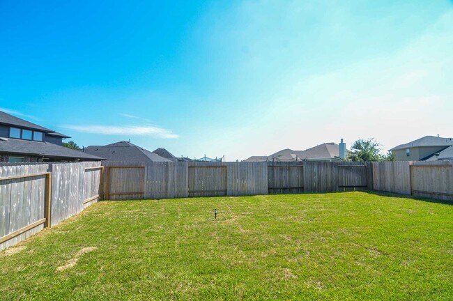 Building Photo - 15706 Whispering Green Dr