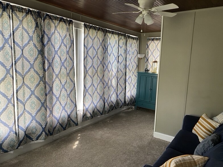 Sunroom - 162 Broadway