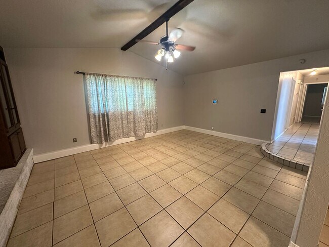 Building Photo - 312 S Avery Dr