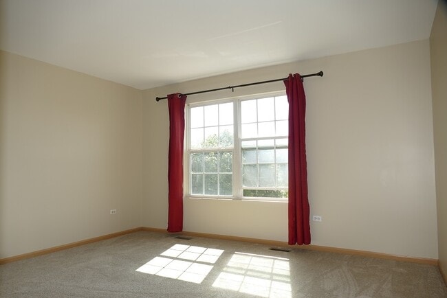 Building Photo - 237 S Oak Creek Ln