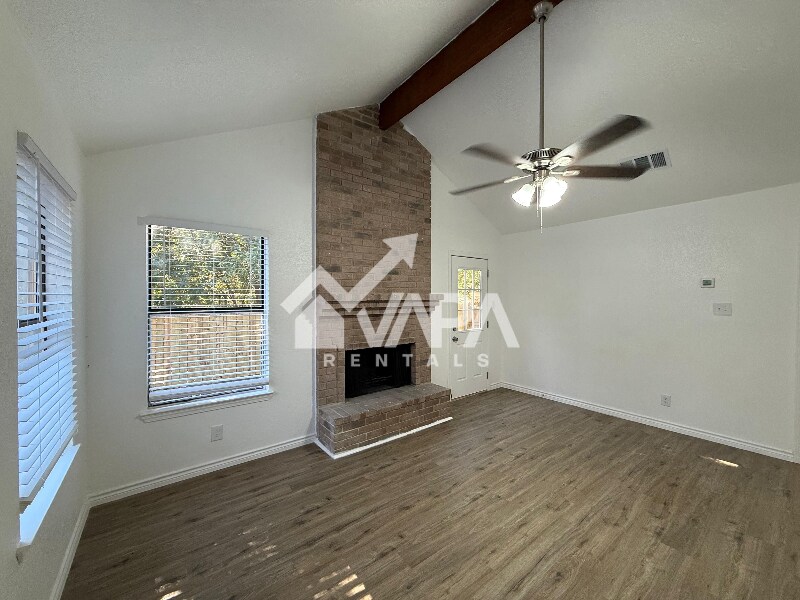 Building Photo - 5212 Vinecrest Cir