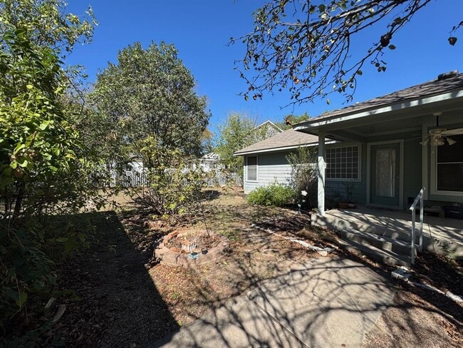 Building Photo - 5733 Hartson