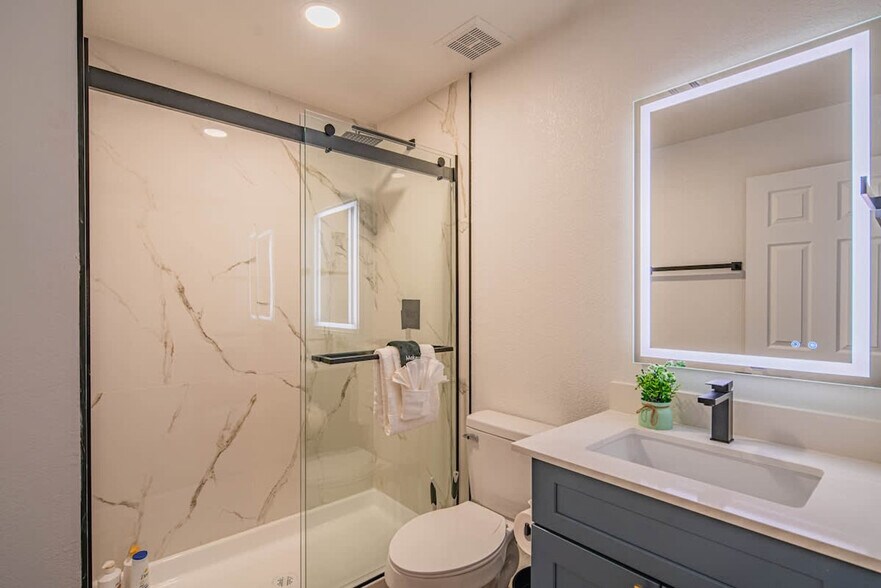 Building Photo - 7900 E Princess Dr