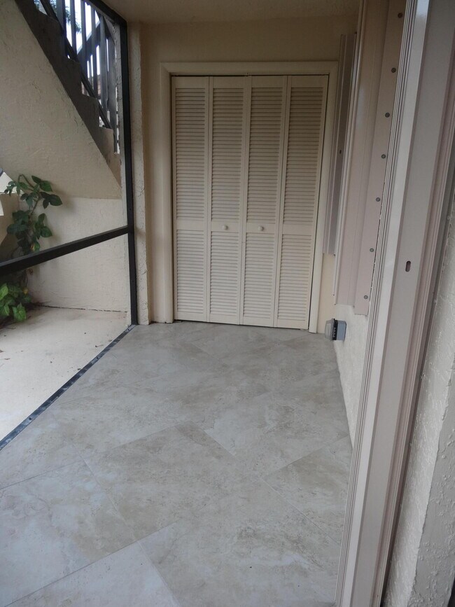 Building Photo - 7091 Golf Colony Ct