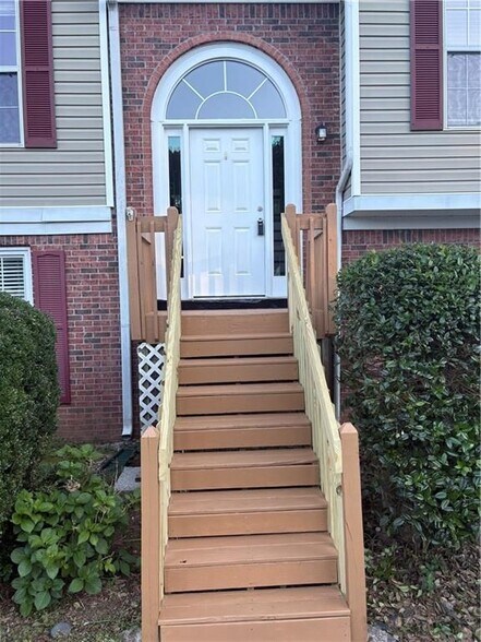 Building Photo - 2575 Hamilton Chase Run