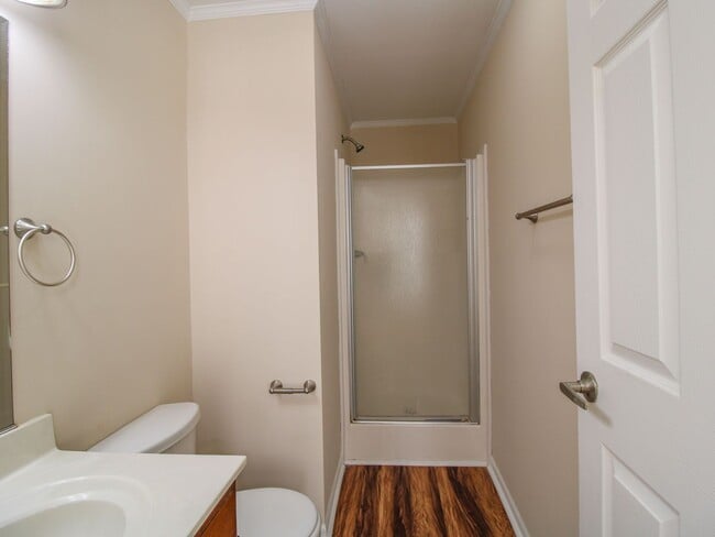 Building Photo - 124 Meadows Ln
