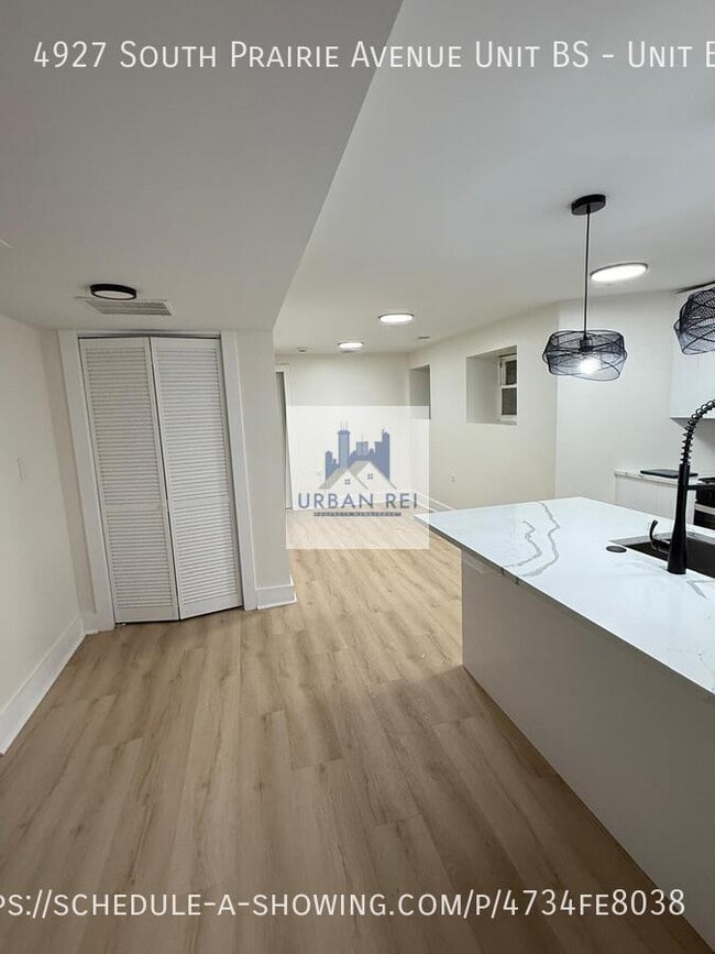 Building Photo - 4927 S Prairie Ave