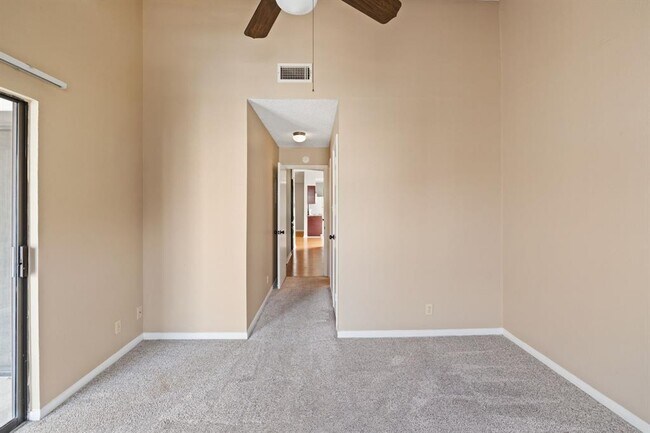 Building Photo - 203 E 31st St