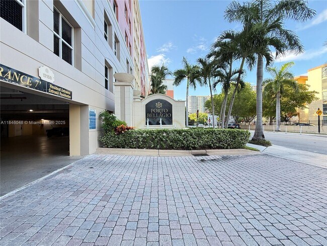 Building Photo - 17145 N Bay Rd