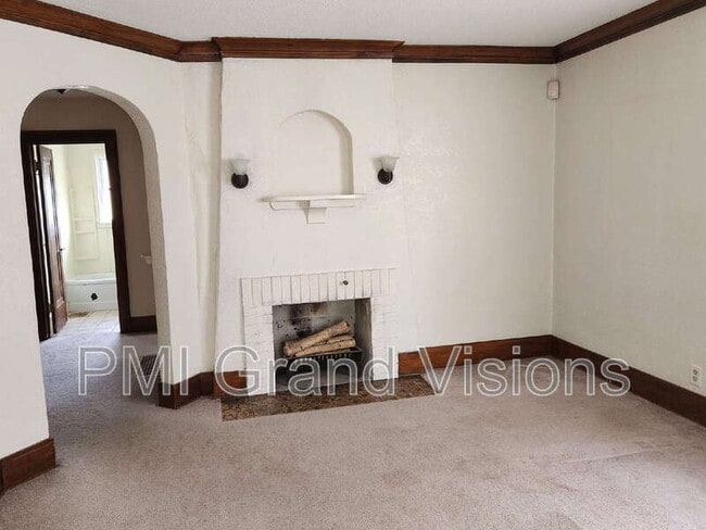 Building Photo - 303 E Kellar Ln